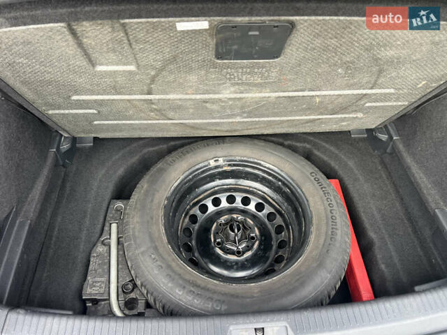 Белый Фольксваген Гольф, объемом двигателя 1.97 л и пробегом 307 тыс. км за 11999 $, фото 14 на Automoto.ua