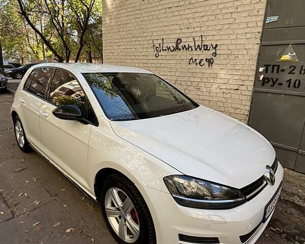 Фольксваген Гольф 2013 в Киеве на Automoto.ua Белый Фольксваген Гольф, объемом двигателя 1.97 л и пробегом 143 тыс. км за 14200 $, фото 7 на Automoto.ua