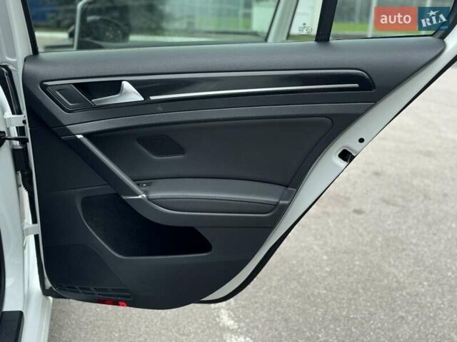 Белый Фольксваген Гольф, объемом двигателя 1.97 л и пробегом 199 тыс. км за 12800 $, фото 58 на Automoto.ua