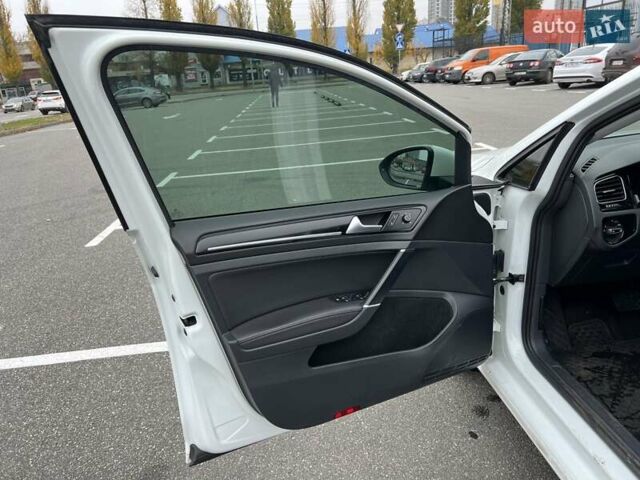 Белый Фольксваген Гольф, объемом двигателя 1.4 л и пробегом 125 тыс. км за 14777 $, фото 14 на Automoto.ua