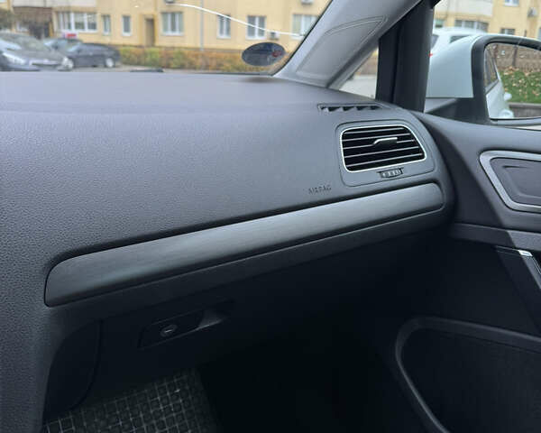 Белый Фольксваген Гольф, объемом двигателя 1.6 л и пробегом 302 тыс. км за 9700 $, фото 18 на Automoto.ua