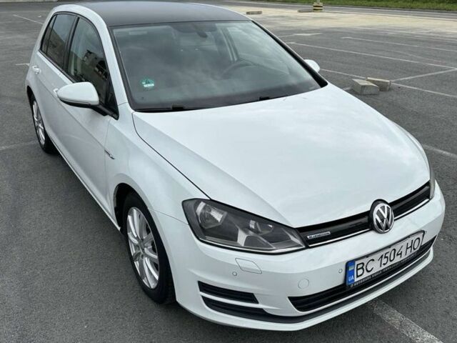 Белый Фольксваген Гольф, объемом двигателя 1.6 л и пробегом 280 тыс. км за 9000 $, фото 1 на Automoto.ua