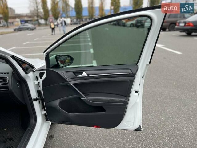 Белый Фольксваген Гольф, объемом двигателя 1.4 л и пробегом 125 тыс. км за 14777 $, фото 36 на Automoto.ua