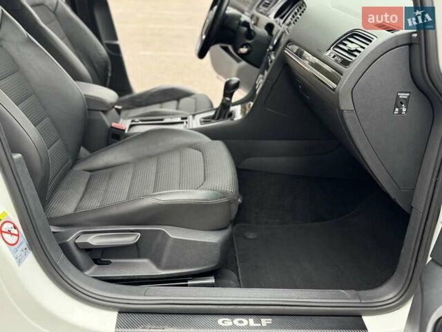 Белый Фольксваген Гольф, объемом двигателя 1.97 л и пробегом 199 тыс. км за 12800 $, фото 64 на Automoto.ua