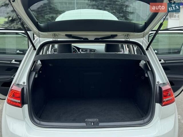 Белый Фольксваген Гольф, объемом двигателя 1.97 л и пробегом 199 тыс. км за 12800 $, фото 19 на Automoto.ua