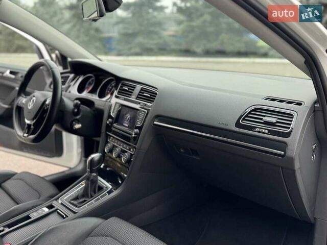 Белый Фольксваген Гольф, объемом двигателя 1.97 л и пробегом 199 тыс. км за 12800 $, фото 67 на Automoto.ua