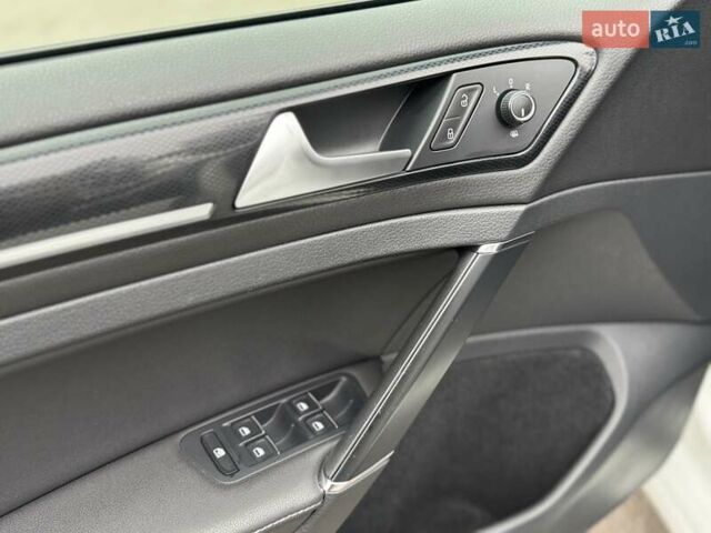 Белый Фольксваген Гольф, объемом двигателя 1.97 л и пробегом 199 тыс. км за 12800 $, фото 26 на Automoto.ua