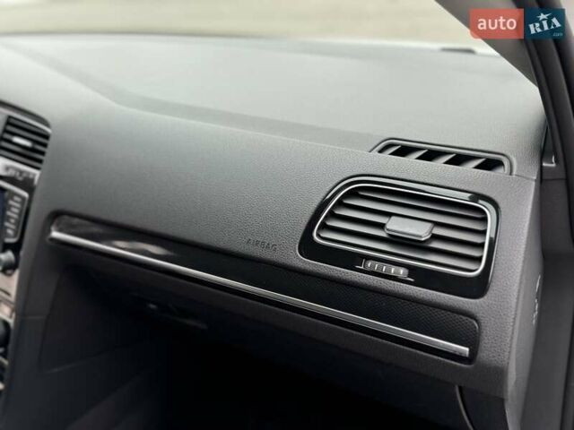 Белый Фольксваген Гольф, объемом двигателя 1.97 л и пробегом 199 тыс. км за 12800 $, фото 69 на Automoto.ua