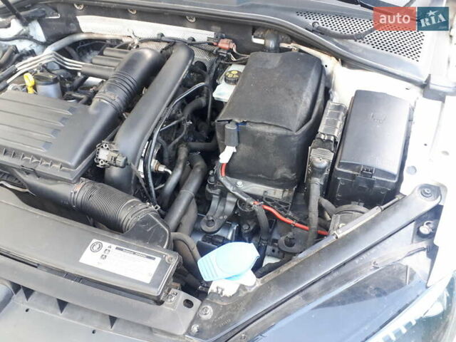 Белый Фольксваген Гольф, объемом двигателя 1.4 л и пробегом 164 тыс. км за 12300 $, фото 12 на Automoto.ua