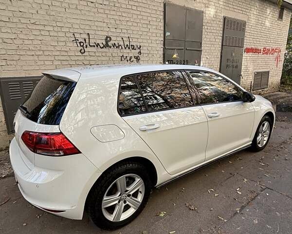 Фольксваген Гольф 2013 в Киеве на Automoto.ua Белый Фольксваген Гольф, объемом двигателя 1.97 л и пробегом 143 тыс. км за 14200 $, фото 6 на Automoto.ua
