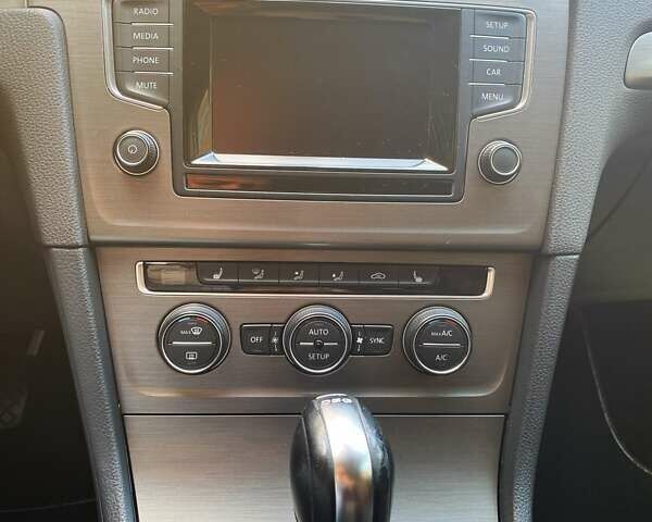 Білий Фольксваген Гольф, об'ємом двигуна 1.4 л та пробігом 253 тис. км за 13850 $, фото 5 на Automoto.ua