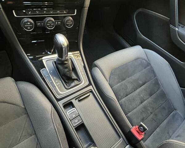 Фольксваген Гольф 2013 в Киеве на Automoto.ua Белый Фольксваген Гольф, объемом двигателя 1.97 л и пробегом 143 тыс. км за 14200 $, фото 22 на Automoto.ua