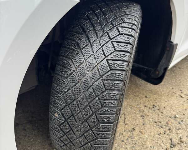 Белый Фольксваген Гольф, объемом двигателя 1.4 л и пробегом 150 тыс. км за 10900 $, фото 28 на Automoto.ua