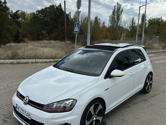 Фольксваген Гольф 2013 в Николаеве на Automoto.ua Белый Фольксваген Гольф, объемом двигателя 2 л и пробегом 157 тыс. км за 14000 $, фото 5 на Automoto.ua