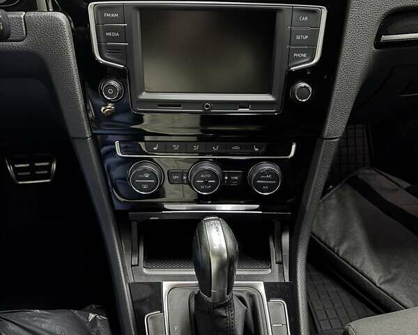 Фольксваген Гольф 2013 в Киеве на Automoto.ua Белый Фольксваген Гольф, объемом двигателя 1.97 л и пробегом 143 тыс. км за 14200 $, фото 28 на Automoto.ua