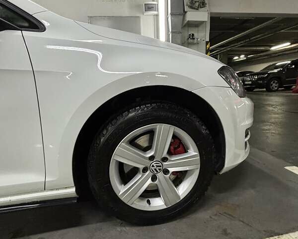 Фольксваген Гольф 2013 в Киеве на Automoto.ua Белый Фольксваген Гольф, объемом двигателя 1.97 л и пробегом 143 тыс. км за 14200 $, фото 5 на Automoto.ua