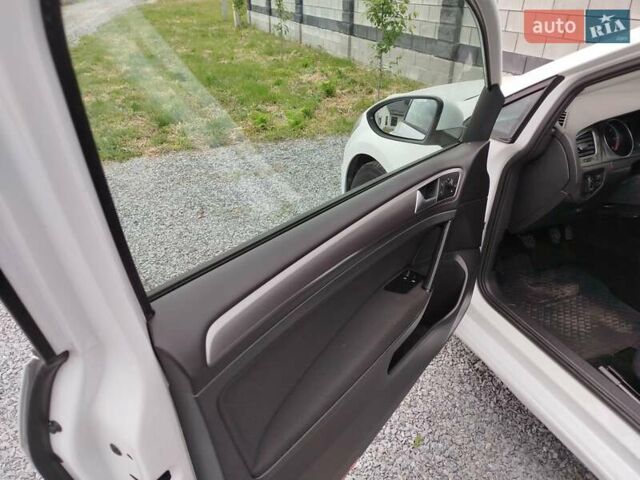 Білий Фольксваген Гольф, об'ємом двигуна 1.6 л та пробігом 241 тис. км за 7997 $, фото 24 на Automoto.ua