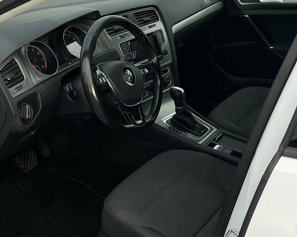 Белый Фольксваген Гольф, объемом двигателя 1.4 л и пробегом 240 тыс. км за 14000 $, фото 12 на Automoto.ua