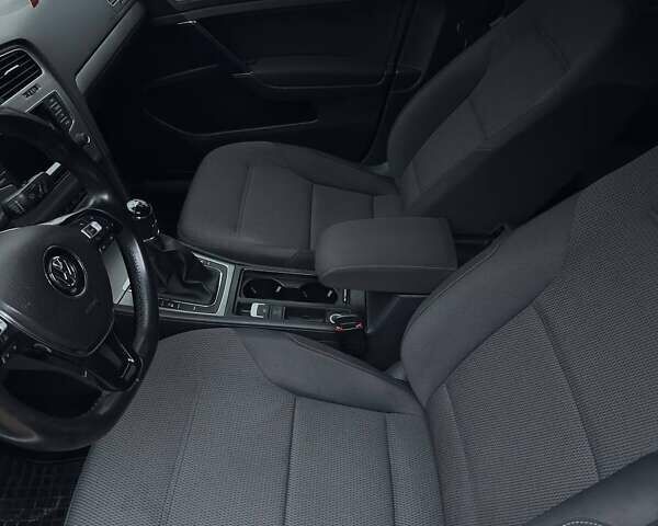 Белый Фольксваген Гольф, объемом двигателя 1.6 л и пробегом 281 тыс. км за 10200 $, фото 22 на Automoto.ua