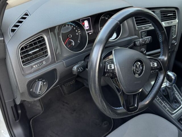 Белый Фольксваген Гольф, объемом двигателя 0 л и пробегом 167 тыс. км за 9500 $, фото 2 на Automoto.ua