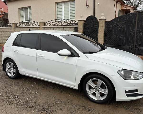 Белый Фольксваген Гольф, объемом двигателя 1.6 л и пробегом 281 тыс. км за 10200 $, фото 5 на Automoto.ua