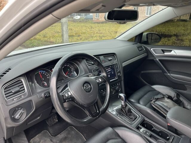 Білий Фольксваген Гольф, об'ємом двигуна 0 л та пробігом 104 тис. км за 9000 $, фото 12 на Automoto.ua