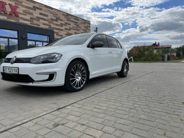 Белый Фольксваген Гольф, объемом двигателя 0 л и пробегом 105 тыс. км за 9500 $, фото 2 на Automoto.ua