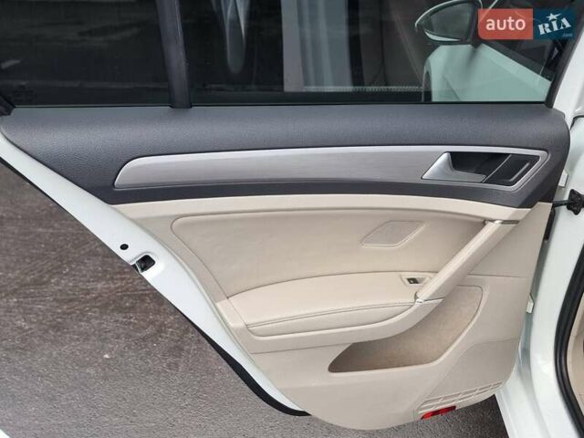 Белый Фольксваген Гольф, объемом двигателя 1.8 л и пробегом 127 тыс. км за 11199 $, фото 48 на Automoto.ua