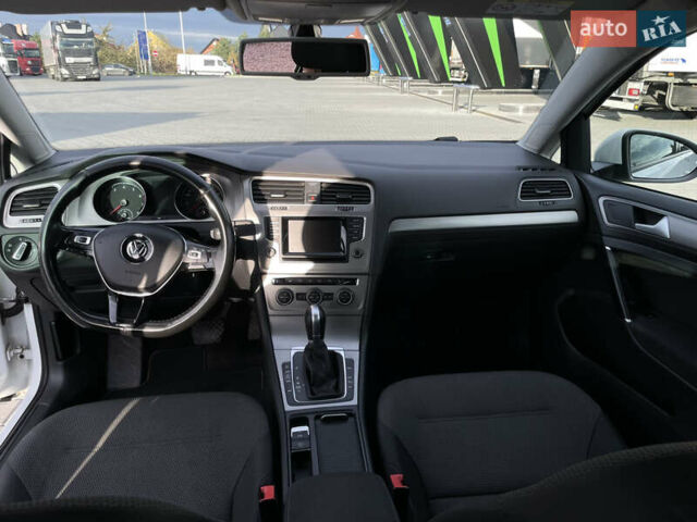 Белый Фольксваген Гольф, объемом двигателя 1.4 л и пробегом 240 тыс. км за 14000 $, фото 20 на Automoto.ua