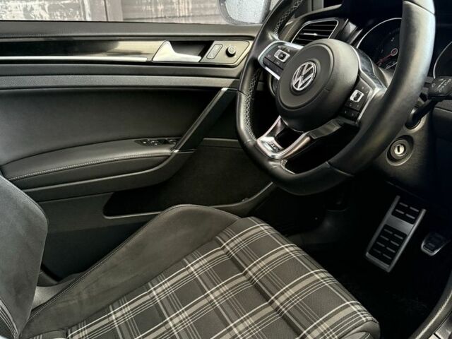 Белый Фольксваген Гольф, объемом двигателя 2 л и пробегом 218 тыс. км за 14550 $, фото 3 на Automoto.ua