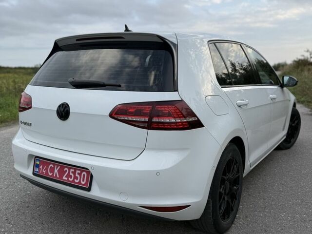 Белый Фольксваген Гольф, объемом двигателя 0 л и пробегом 111 тыс. км за 7700 $, фото 3 на Automoto.ua