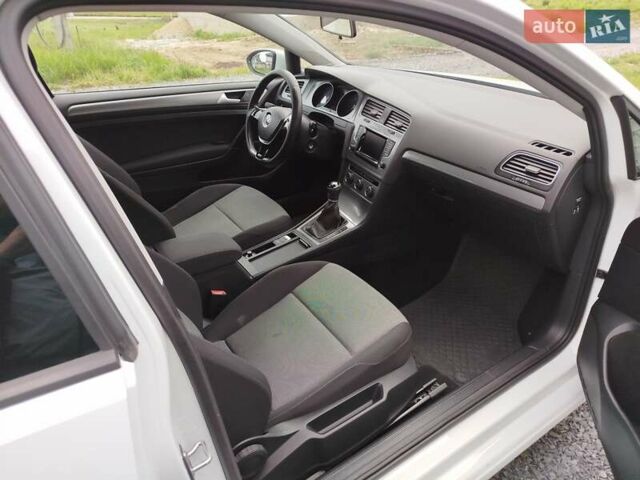 Білий Фольксваген Гольф, об'ємом двигуна 1.6 л та пробігом 241 тис. км за 7997 $, фото 15 на Automoto.ua