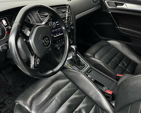 Белый Фольксваген Гольф, объемом двигателя 0 л и пробегом 186 тыс. км за 8100 $, фото 2 на Automoto.ua