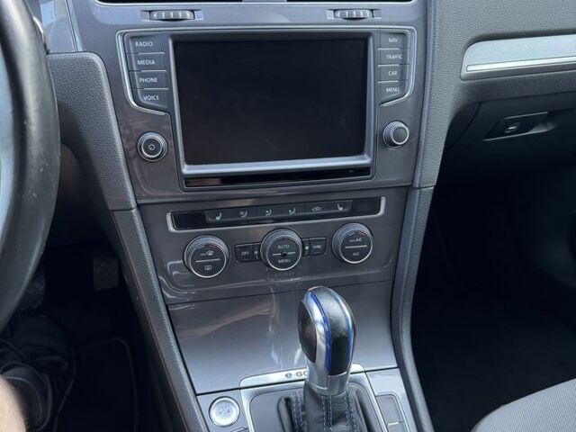 Белый Фольксваген Гольф, объемом двигателя 0 л и пробегом 167 тыс. км за 9500 $, фото 12 на Automoto.ua