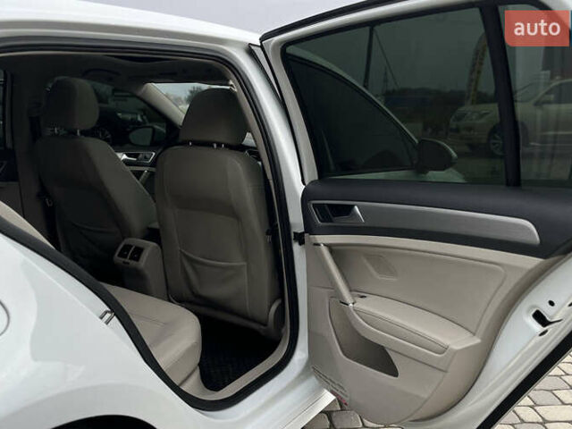 Белый Фольксваген Гольф, объемом двигателя 1.8 л и пробегом 230 тыс. км за 11700 $, фото 21 на Automoto.ua