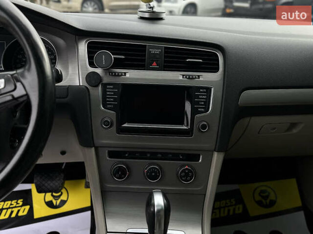 Белый Фольксваген Гольф, объемом двигателя 1.8 л и пробегом 230 тыс. км за 11700 $, фото 11 на Automoto.ua