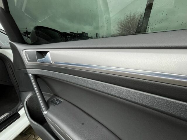 Білий Фольксваген Гольф, об'ємом двигуна 0 л та пробігом 104 тис. км за 9000 $, фото 22 на Automoto.ua