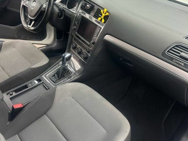 Белый Фольксваген Гольф, объемом двигателя 0 л и пробегом 118 тыс. км за 11500 $, фото 4 на Automoto.ua