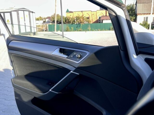 Фольксваген Гольф 2014 у Кропивницькому (Кіровограді) на Automoto.ua Білий Фольксваген Гольф, об'ємом двигуна 0 л та пробігом 107 тис. км за 8100 $, фото 21 на Automoto.ua