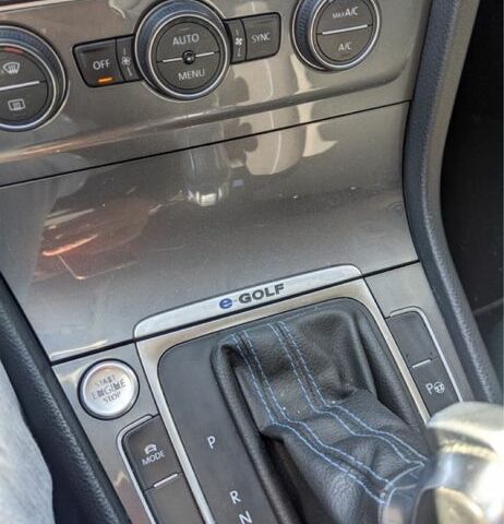 Белый Фольксваген Гольф, объемом двигателя 0 л и пробегом 113 тыс. км за 8300 $, фото 6 на Automoto.ua