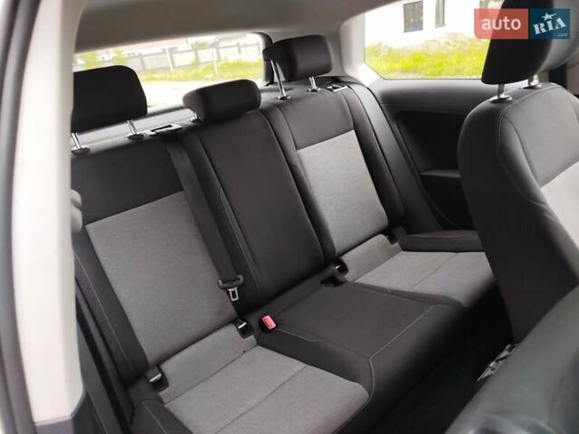 Білий Фольксваген Гольф, об'ємом двигуна 1.6 л та пробігом 241 тис. км за 7997 $, фото 18 на Automoto.ua