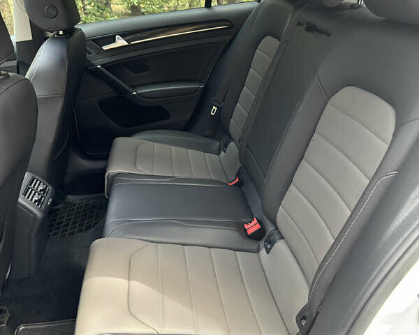 Белый Фольксваген Гольф, объемом двигателя 1.97 л и пробегом 135 тыс. км за 15300 $, фото 12 на Automoto.ua