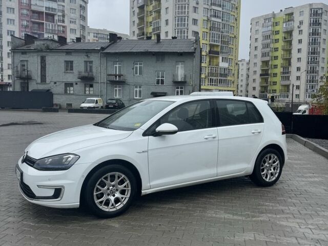 Белый Фольксваген Гольф, объемом двигателя 0 л и пробегом 118 тыс. км за 11500 $, фото 1 на Automoto.ua