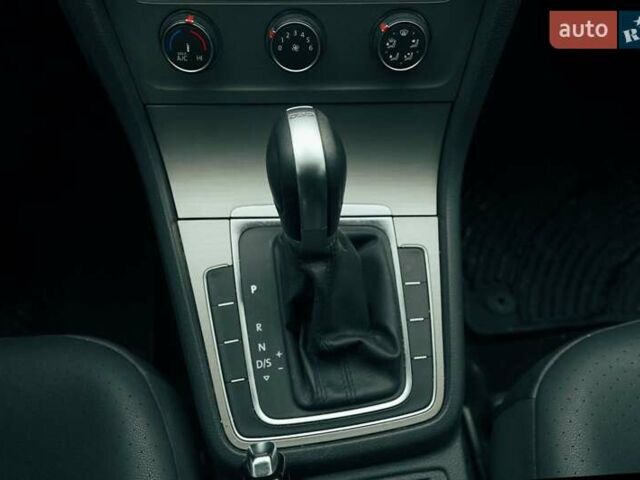 Белый Фольксваген Гольф, объемом двигателя 1.97 л и пробегом 210 тыс. км за 11900 $, фото 5 на Automoto.ua