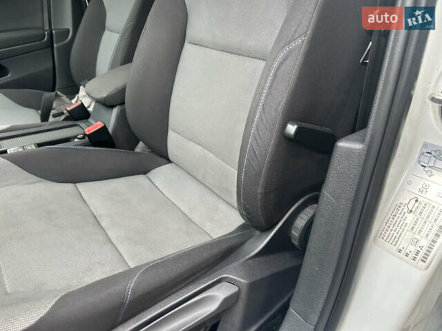 Білий Фольксваген Гольф, об'ємом двигуна 0 л та пробігом 165 тис. км за 9500 $, фото 15 на Automoto.ua