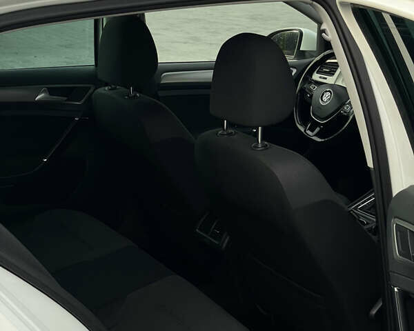 Белый Фольксваген Гольф, объемом двигателя 1.4 л и пробегом 240 тыс. км за 14000 $, фото 24 на Automoto.ua