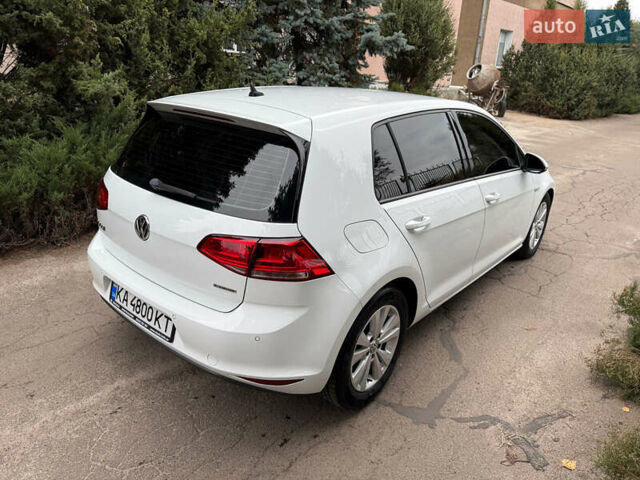 Белый Фольксваген Гольф, объемом двигателя 1.6 л и пробегом 172 тыс. км за 10900 $, фото 3 на Automoto.ua