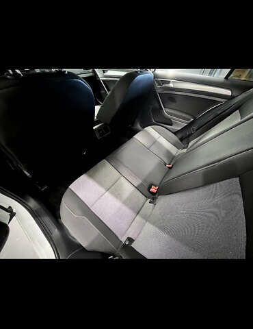 Белый Фольксваген Гольф, объемом двигателя 1.97 л и пробегом 288 тыс. км за 11900 $, фото 23 на Automoto.ua