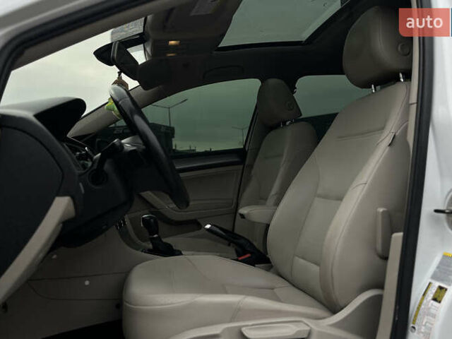 Белый Фольксваген Гольф, объемом двигателя 1.8 л и пробегом 230 тыс. км за 11700 $, фото 18 на Automoto.ua