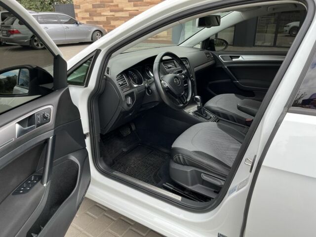 Белый Фольксваген Гольф, объемом двигателя 0 л и пробегом 105 тыс. км за 9500 $, фото 9 на Automoto.ua